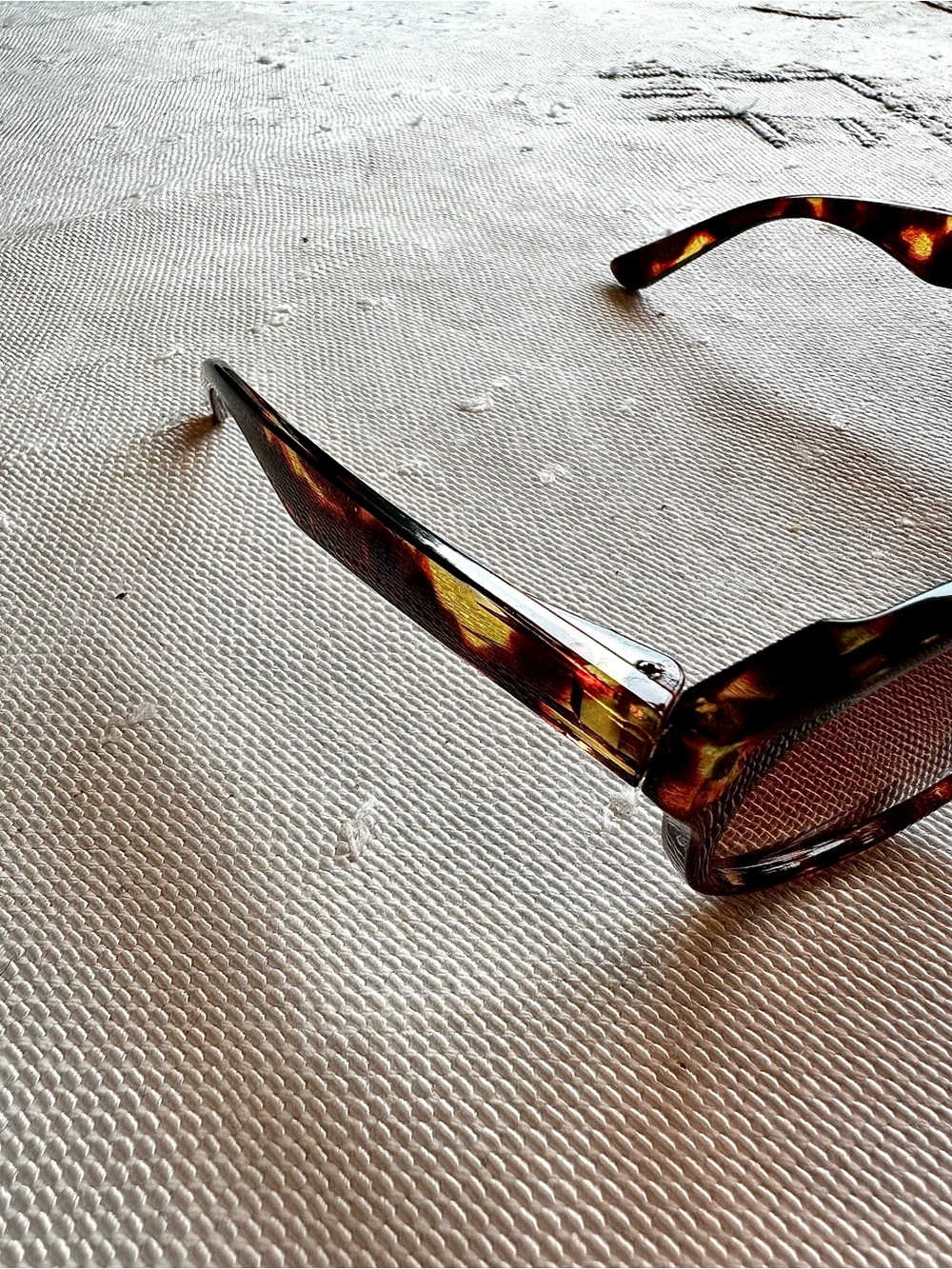 Tortoise Shell Patterned Sunglasses - Picture 3 of 7